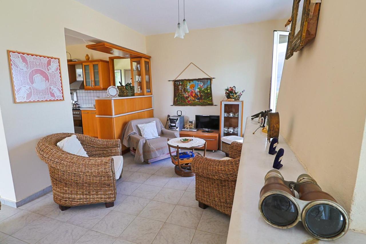 Virginia Villa Lixouri